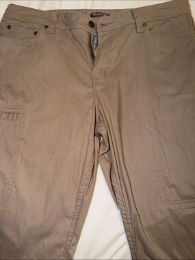 Toad&Co Men's Khaki Cargo Pants in Light Olive